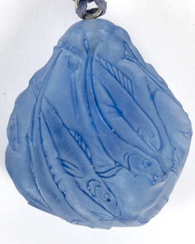 1912 René Lalique - Pendant Fishes Blue Glass With White Patina - 
