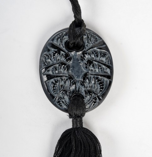 Antique Jewellery  - 1920 René Lalique - Pendant Guepes Wasps Black Glass With White Patina
