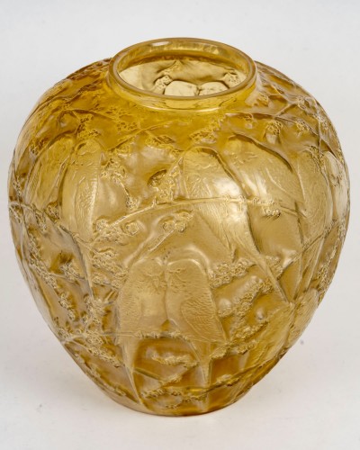 Glass & Crystal  - 1919 René Lalique - Vase Perruches Parrots