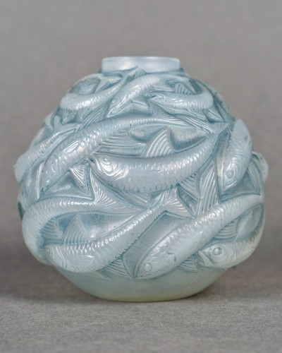 Glass & Crystal  - 1927 René Lalique - Vase Oleron With Blue Patina