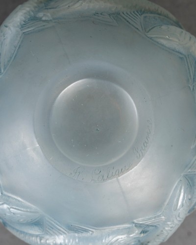 20th century - 1927 René Lalique - Vase Oleron With Blue Patina