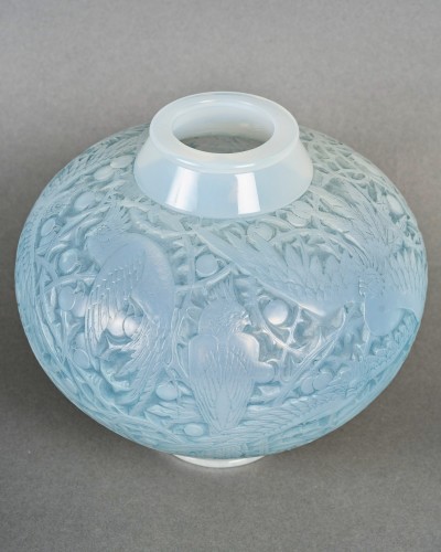 Glass & Crystal  - 1924 René Lalique - Vase Aras Cased