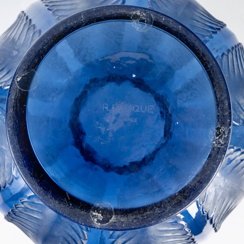 20th century - 1932 René Lalique - Vase Biskra Navy