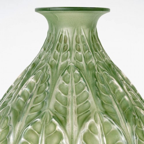 Glass & Crystal  - 1927 René Lalique - Vase Malesherbes