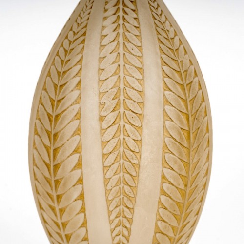 Glass & Crystal  - 1921 René Lalique - Vase Acacia