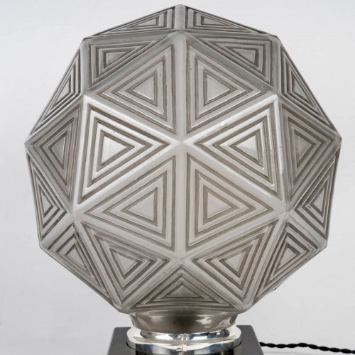 Lighting  - 1925 René Lalique - Art Deco Table Lamp Nanking Verre Blanc Patiné Gris