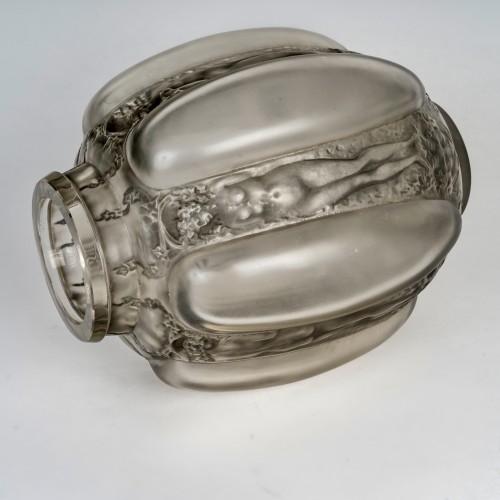 Glass & Crystal  - 1912 René Lalique - Vase Six Figurines Et Masques