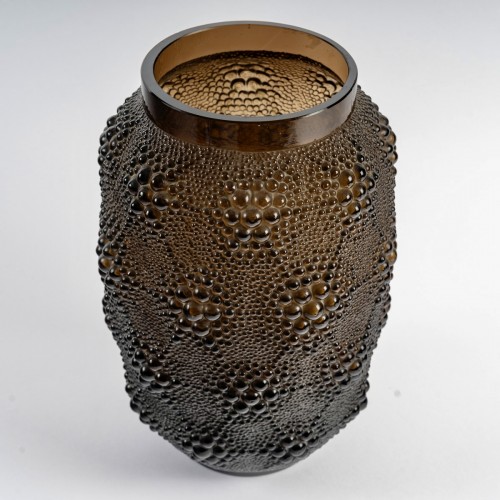 20th century - 1932 René Lalique - Art Deco Gold Topaz Vase Davos