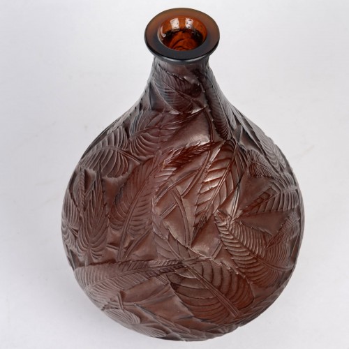 Glass & Crystal  - 1923 René Lalique - Red Amber Sauges Vase