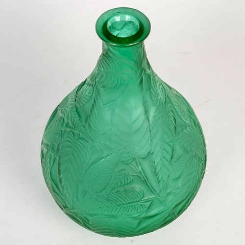 Glass & Crystal  - 1923 René Lalique - Emerald Green Sauges Vase