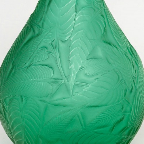 1923 René Lalique - Emerald Green Sauges Vase - 