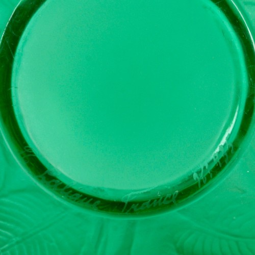 20th century - 1923 René Lalique - Emerald Green Sauges Vase
