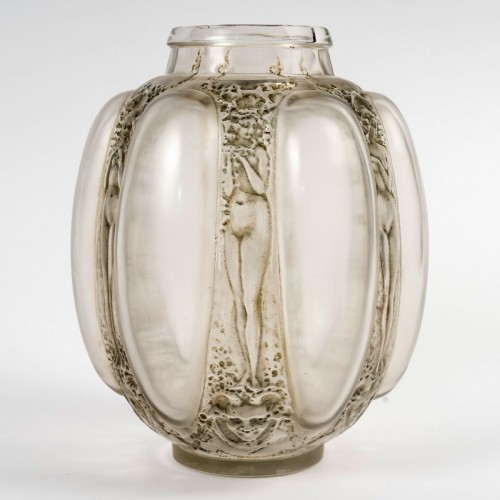 20th century - 1912 René Lalique - Vase Six Figurines Et Masques