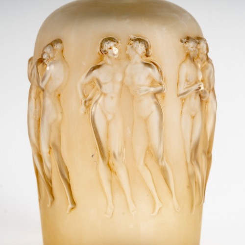 Art Déco - 1920 René Lalique Vase Twelve Figurines With Stopper