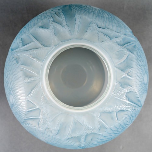1927 René Lalique - Vase Alicante Triple Cased Opalescent Glass Blue Patina - 