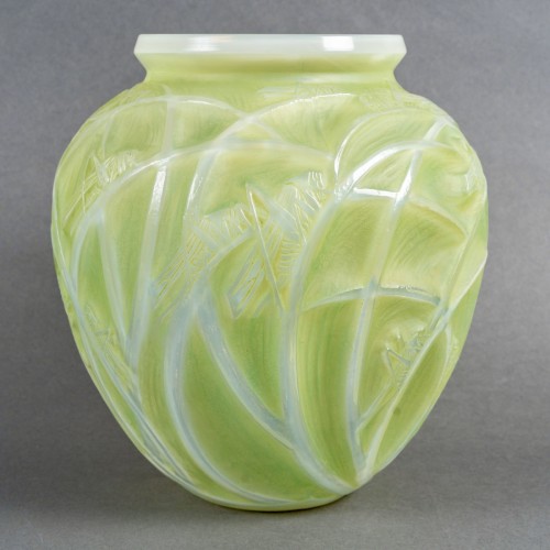 1912 René Lalique - Vase Sauterelles Grasshoppers Cased Opalescent Glass - Glass & Crystal Style Art Déco