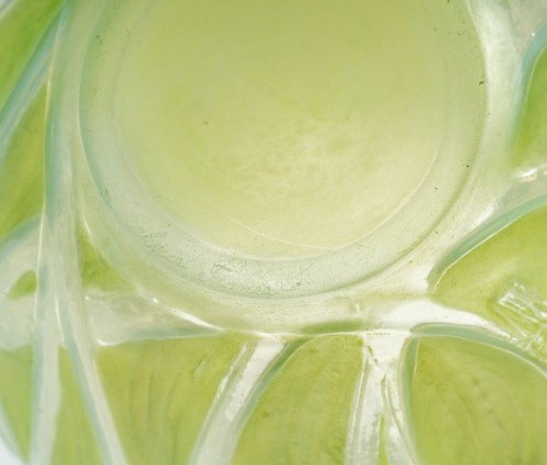 20th century - 1912 René Lalique - Vase Sauterelles Grasshoppers Cased Opalescent Glass