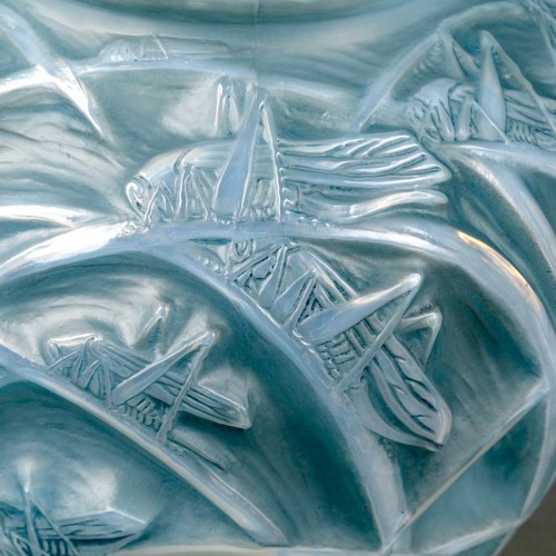 1912 René Lalique - Vase Sauterelles Grasshoppers Cased Opalescent Glass - 
