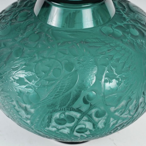 20th century - 1924 René Lalique - Vase Aras Teal Green Glass With White Patina