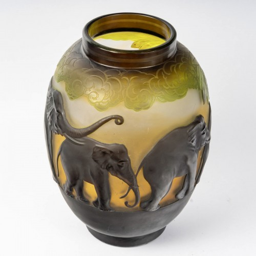 1925 Emile Gallé - Vase Eléphants Verre Multicouche Brun, Jaune et Vert - BG Arts