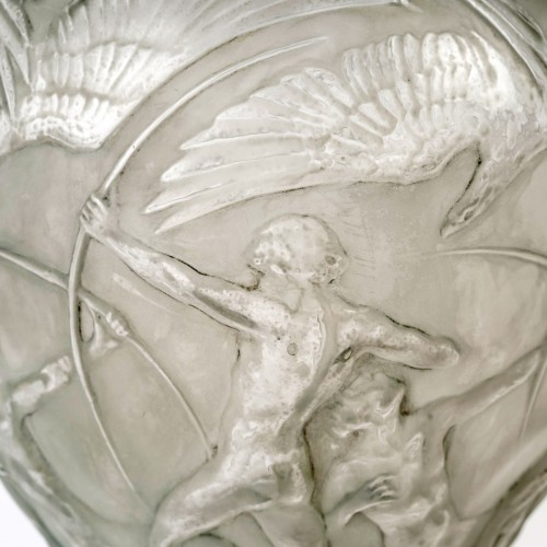 Glass & Crystal  - 1921 René Lalique - Vase Archers