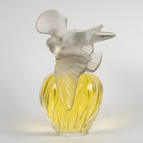 Glass & Crystal  - 1948 Marc Lalique - Giant Perfume Bottle l&#039;Air Du Temps Crystal Nina Ricci