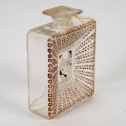 20th century - 1925 René Lalique Perfume Bottle Belle Saison for Houbigant