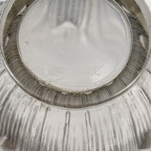 20th century - 1926 René Lalique - Bellis Vase White