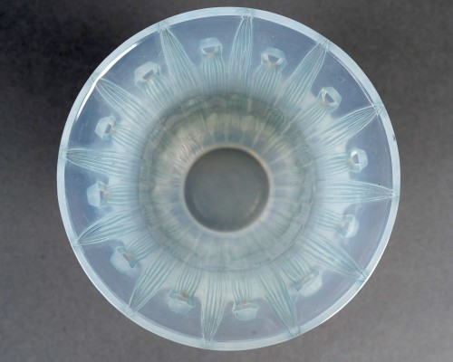XXe siècle - 1926 René Lalique - Vase Art Deco Bellis