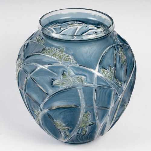 Glass & Crystal  - 1912 René Lalique - Vase Sauterelles Grasshopper With Blue And Green 