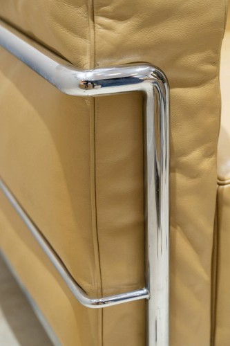 20th century - Le Corbusier, Perriand, Jeanneret Cassina - Pair Of Lc3 Camel Gold Leather
