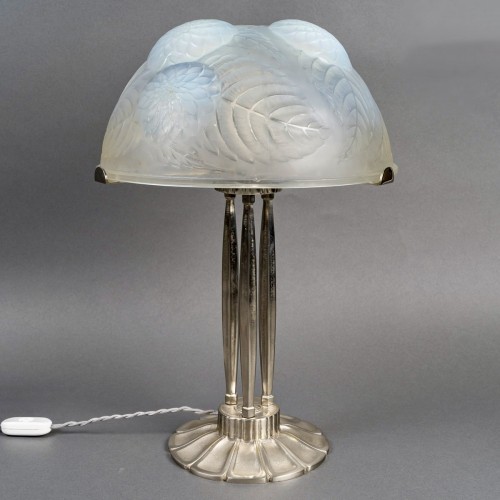 Verrerie, Cristallerie  - 1921 René Lalique - Lampe Dahlias verre opalescent et bronze nickelé