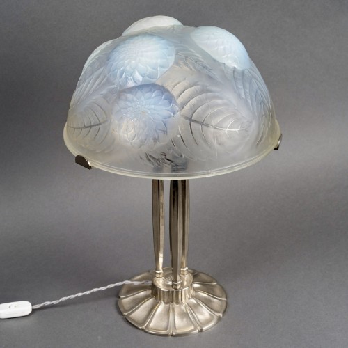 1921 René Lalique - Lampe Dahlias verre opalescent et bronze nickelé - BG Arts
