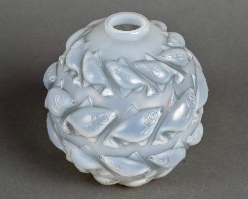Glass & Crystal  - 1928 René Lalique - Vase Camaret