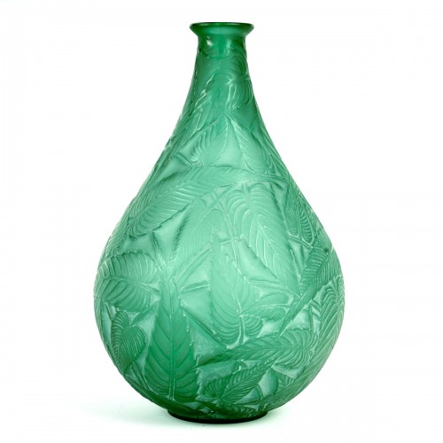 Glass & Crystal  - 1923 René Lalique - Vase Sauges Emerald