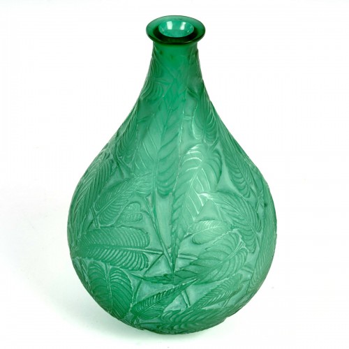 20th century - 1923 René Lalique - Vase Sauges Emerald