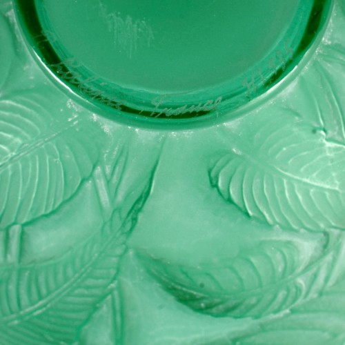 Antiquités - 1923 René Lalique - Vase Sauges Emerald