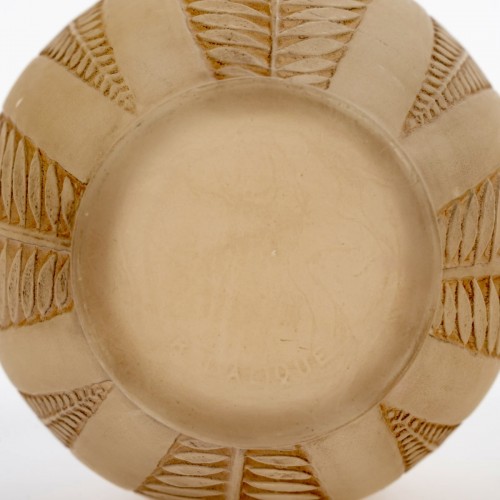 20th century - 1921 René Lalique - Vase Acacia