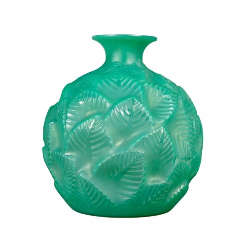 1926 René Lalique - Vase Ormeaux