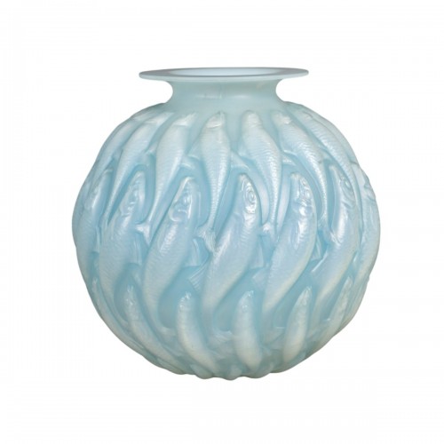 1927 René Lalique - Vase Marisa Cased