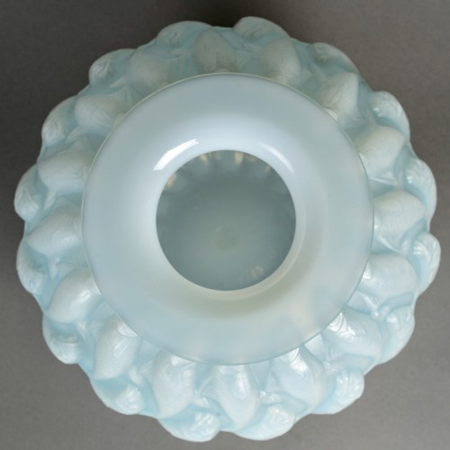 Glass & Crystal  - 1927 René Lalique - Vase Marisa Cased