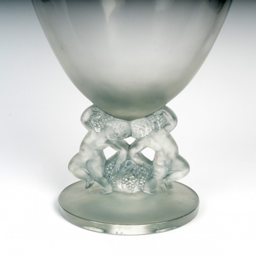 20th century - 1931 René Lalique - Vase Enfants