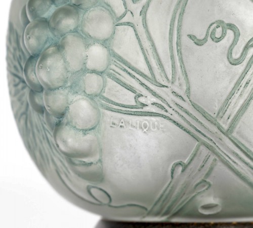 20th century - 1921 René Lalique Lamp Perfume Burner Raisins Grapes