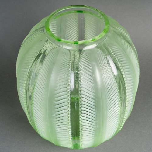 1932 René Lalique - Vase Biskra vert clair - Verrerie, Cristallerie Style Art Déco