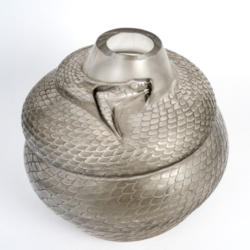 1924 René Lalique - Vase Serpent With Grey Patina - Glass & Crystal Style Art Déco
