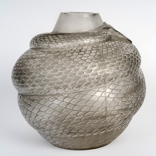 Glass & Crystal  - 1924 René Lalique - Vase Serpent With Grey Patina