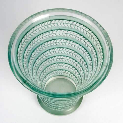 Glass & Crystal  - 1926 René Lalique - Vase Cytise