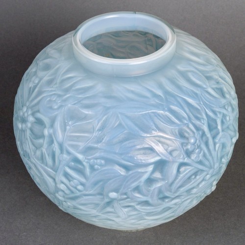 Glass & Crystal  - 1920 René Lalique - Vase Gui Mistletoe With Blue Patina