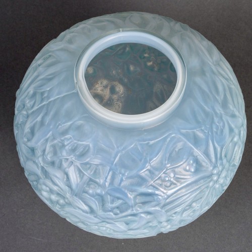 20th century - 1920 René Lalique - Vase Gui Mistletoe With Blue Patina