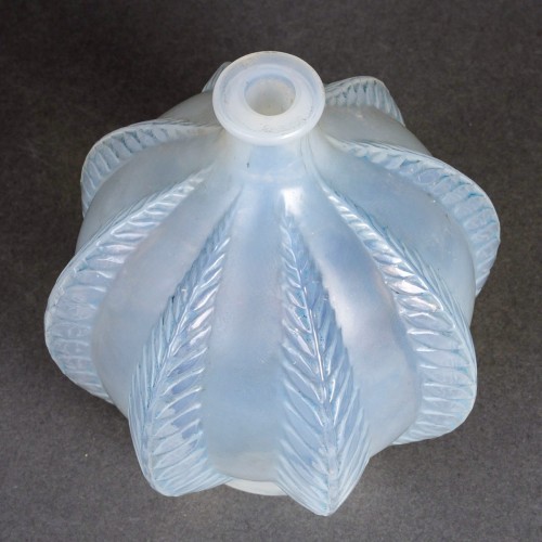 Glass & Crystal  - 1924 René Lalique - Vase Malines